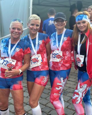 Mili naši volte tak, abychom si žili v té naší zemičce v míru a demokracií, naše děti měly možnost vyrůstat ve svobodné a...